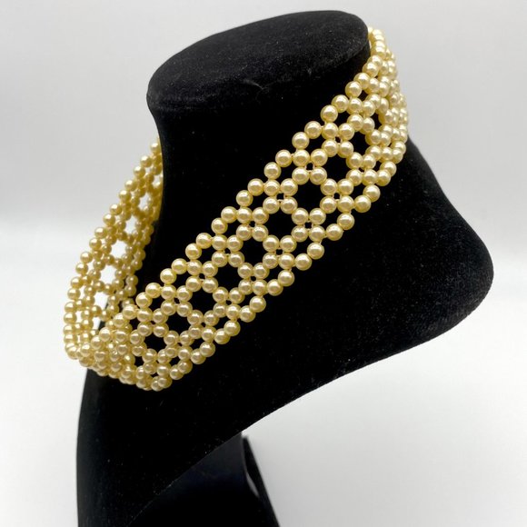 1940s Vintage Faux Pearl Choker Necklace - Stretchy - Picture 4 of 4